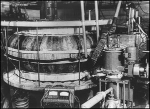 The world's first tokamak device: the Russian T1 Tokamak at the Kurchatov Institute in Moscow. Plasmas in the range of 0.4 cubic metres were produced in its copper vacuum vessel. (Click to view larger version...)