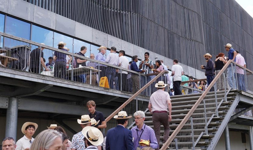ITER-branded straw hats, live music, a buffet ... the start-of-the-summer event on 21 June was a way to show appreciation for the everyday commitment of staff and contractors. (Click to view larger version...)