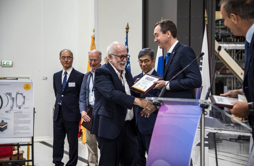 Like his counterpart at the Japanese Domestic Agency, Norikiyo Koizumi, Alessandro Bonito-Oliva, who oversaw the European procurement of the ITER toroidal field coils, received a symbolic award for his contribution. (Click to view larger version...)
