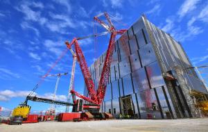 Girders_lifting_9_crane_outside_small.jpg